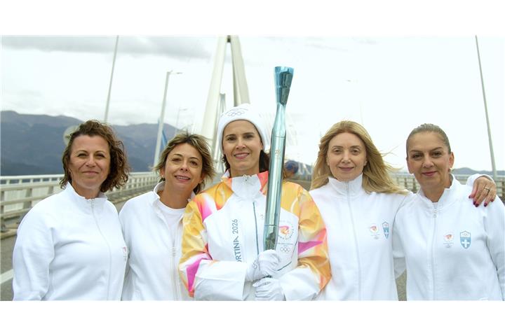 Η Ολυμπιακή Φλόγα διέσχισε τη Γέφυρα Ρίου – Αντιρρίου στη διαδρομή της για τους Χειμερινούς Ολυμπιακούς Αγώνες Μιλάνο – Cortina 2026.