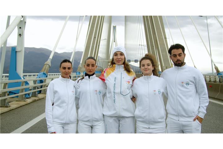 Η Ολυμπιακή Φλόγα διέσχισε τη Γέφυρα Ρίου – Αντιρρίου στη διαδρομή της για τους Χειμερινούς Ολυμπιακούς Αγώνες Μιλάνο – Cortina 2026.