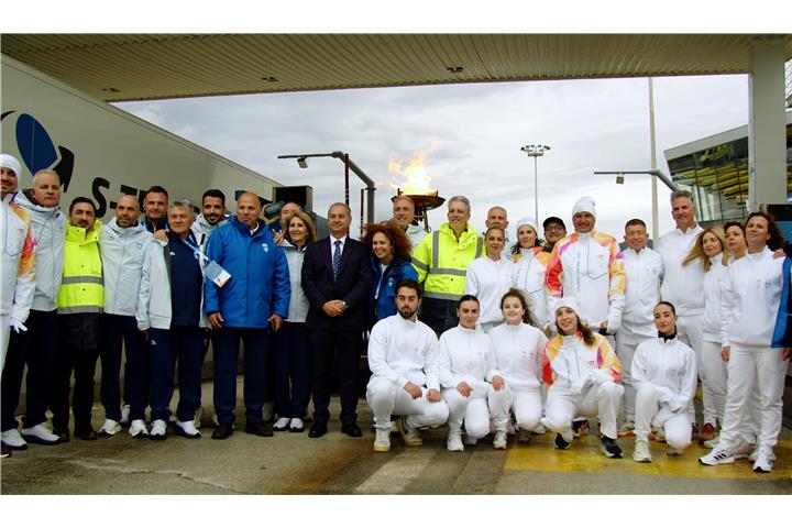 Η Ολυμπιακή Φλόγα διέσχισε τη Γέφυρα Ρίου – Αντιρρίου στη διαδρομή της για τους Χειμερινούς Ολυμπιακούς Αγώνες Μιλάνο – Cortina 2026.