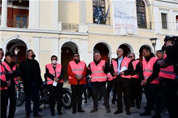 ΠΑΤΡΑ - ΚΑΤΩ ΤΑ ΧΕΡΙΑ ΑΠΟ ΤΑ ΚΟΡΙΤΣΙΑ