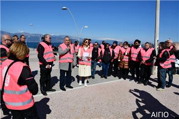 ΑΙΓΙΟ - ΚΑΤΩ ΤΑ ΧΕΡΙΑ ΑΠΟ ΤΑ ΚΟΡΙΤΣΙΑ